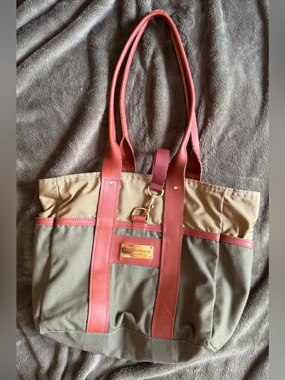 Sword & Plough
Signature Tote